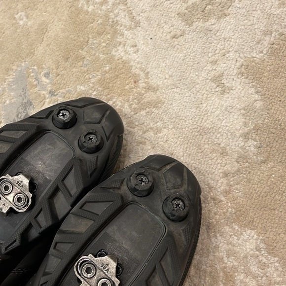 Bontrager
Foray Mountain Shoe good condition size 8.5 - Picture 10 of 11